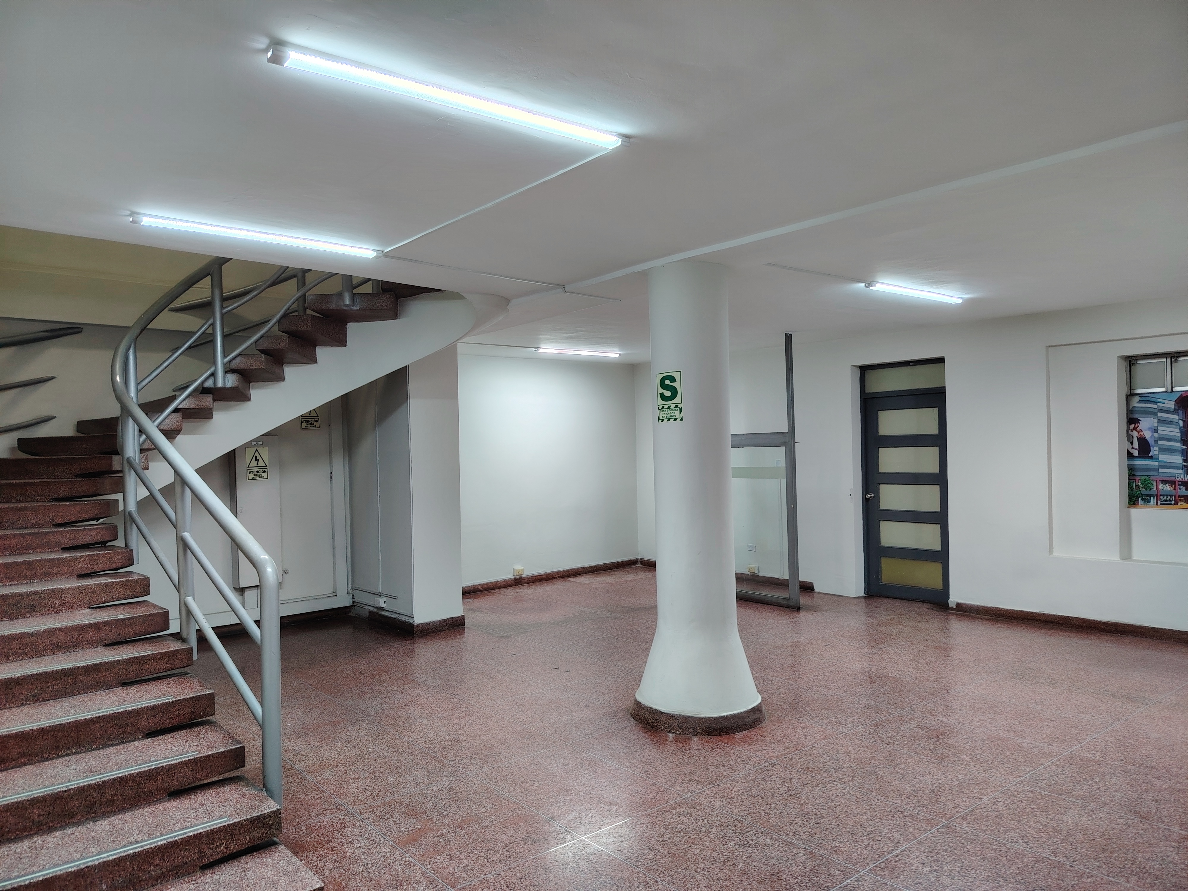 ALQUILER LOCAL COMERCIAL IDEAL INSTITUCION FINANCIERA   EN SANTA ANITA - CERCA AL OVALO