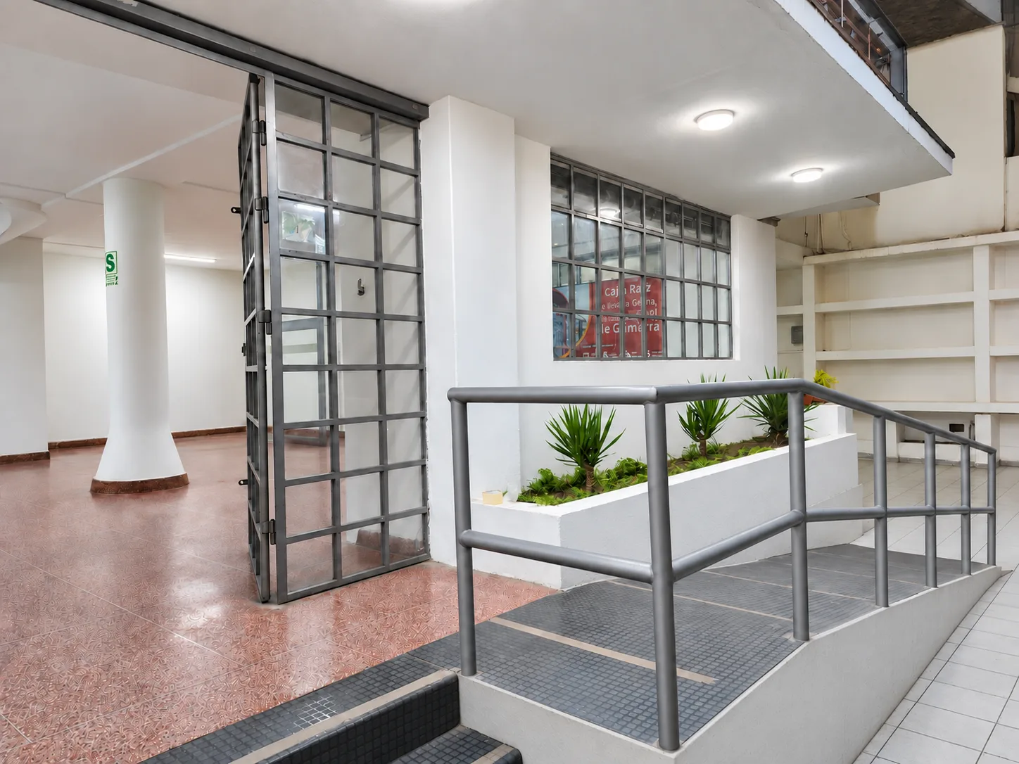 ALQUILER LOCAL COMERCIAL IDEAL INSTITUCION FINANCIERA EN SANTA ANITA - CERCA AL OVALO, AL COSTADO DE TAMBO
