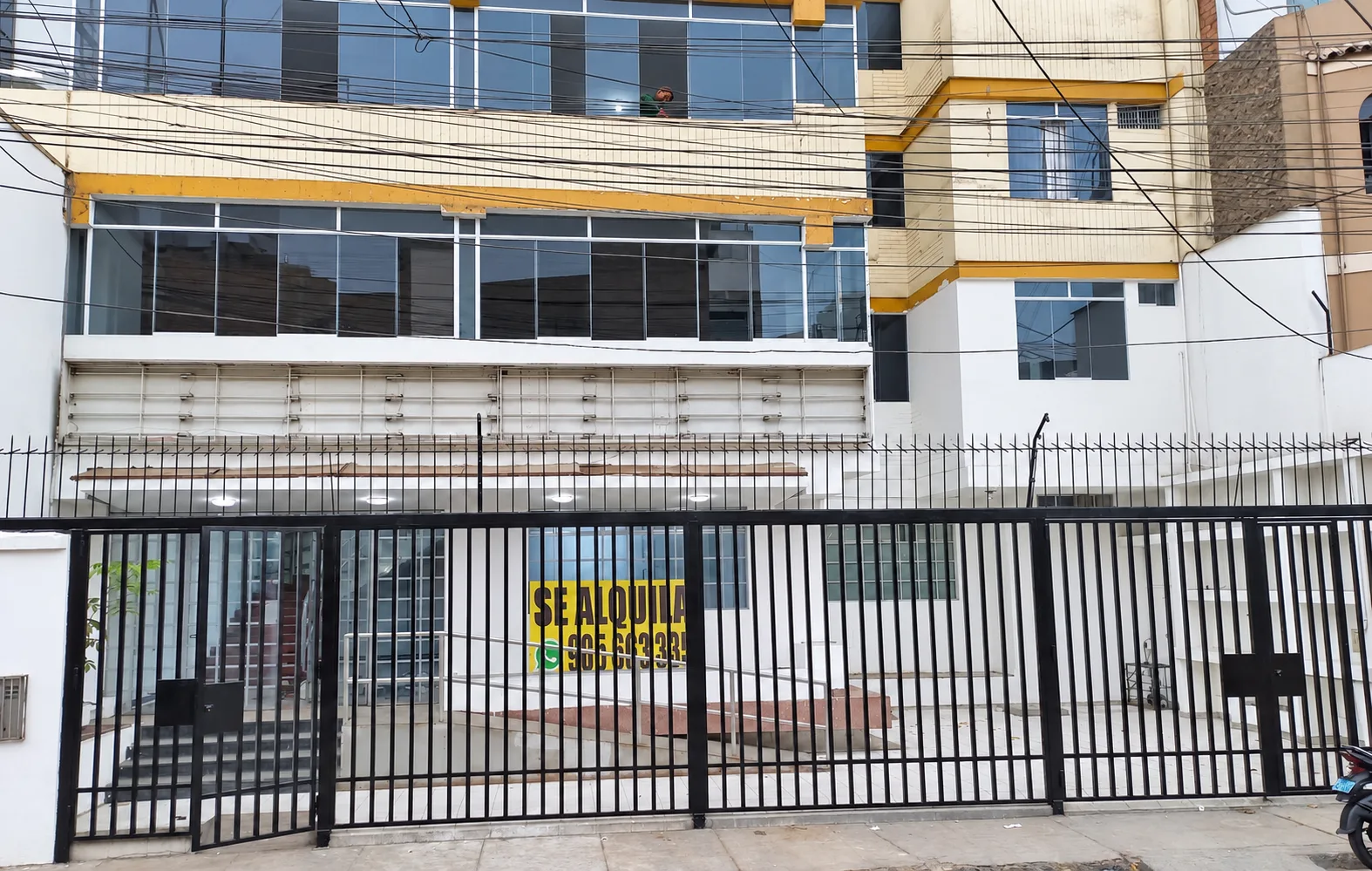 ALQUILER LOCAL COMERCIAL IDEAL INSTITUCION FINANCIERA   EN SANTA ANITA - CERCA AL OVALO, AL COSTADO DE TAMBO