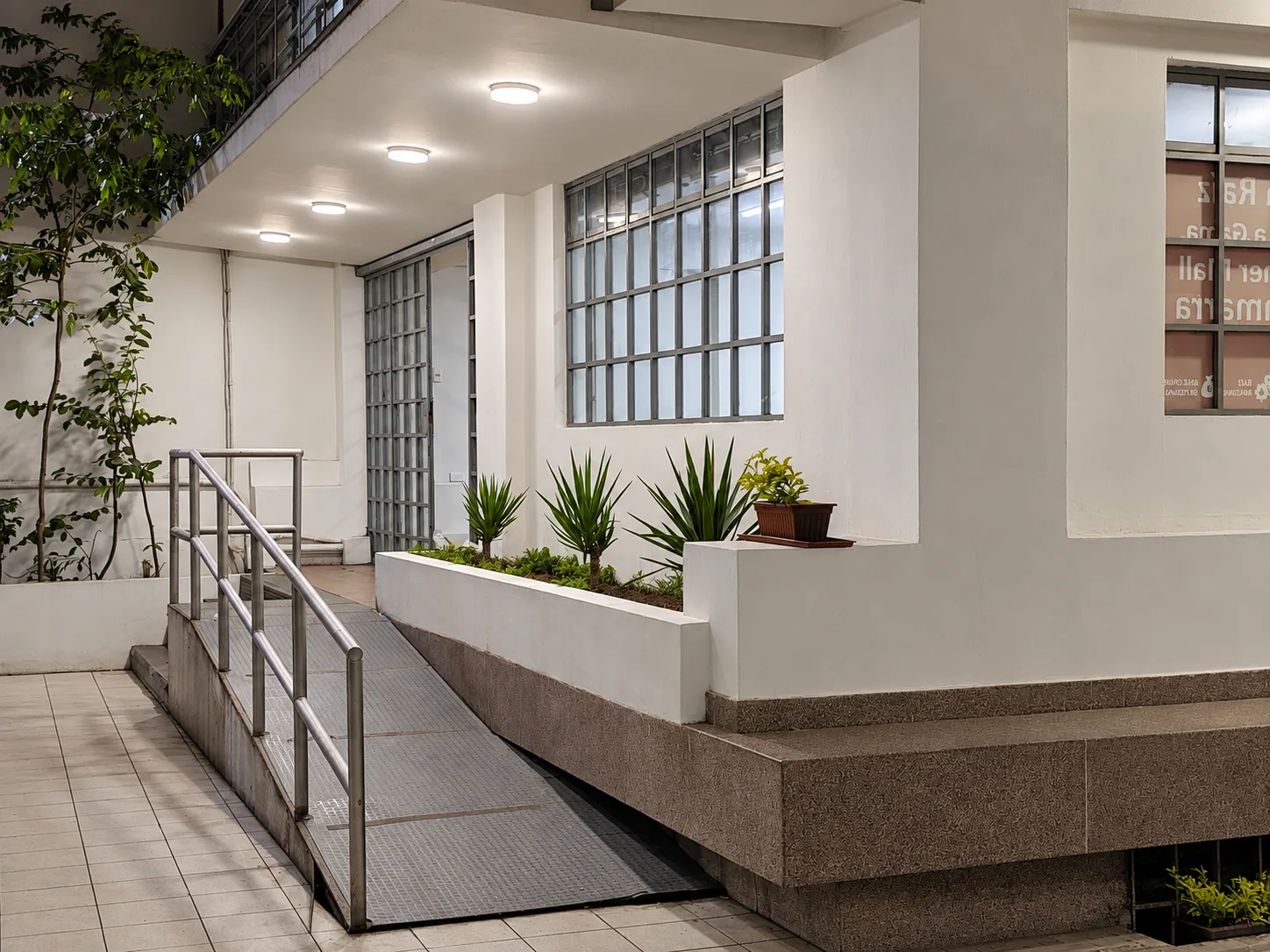 ALQUILER LOCAL COMERCIAL IDEAL INSTITUCION FINANCIERA   EN SANTA ANITA - CERCA AL OVALO, AL COSTADO DE TAMBO